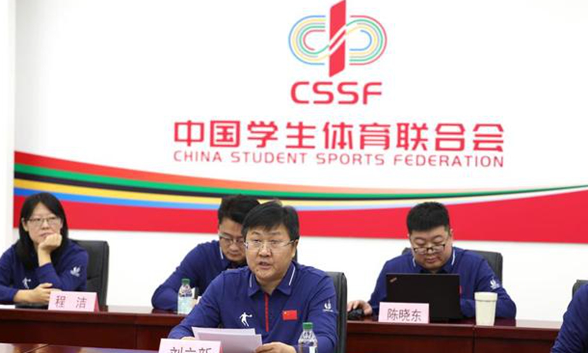鲜明的足球